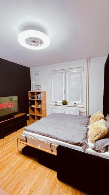 Moderny Apartman S Parkovanim Bratislava Luaran gambar