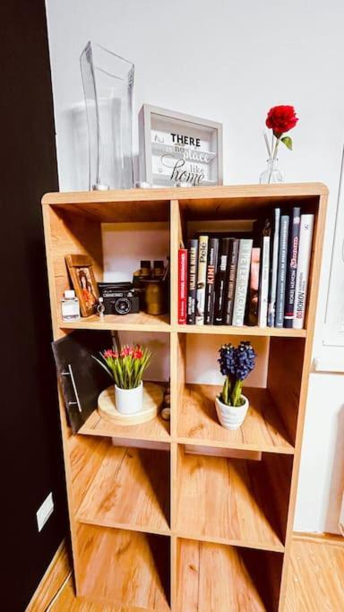 Moderny Apartman S Parkovanim Bratislava Luaran gambar