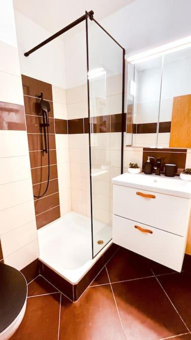 Moderny Apartman S Parkovanim Bratislava Luaran gambar