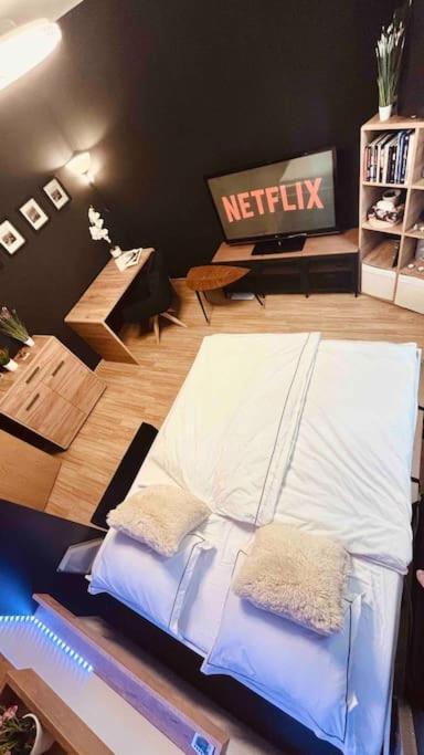 Moderny Apartman S Parkovanim Bratislava Luaran gambar