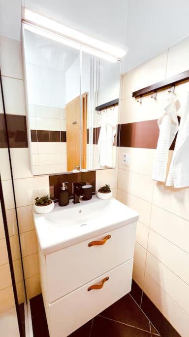 Moderny Apartman S Parkovanim Bratislava Luaran gambar