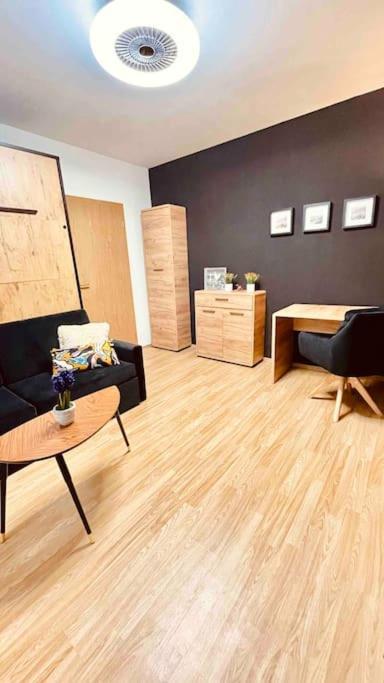 Moderny Apartman S Parkovanim Bratislava Luaran gambar