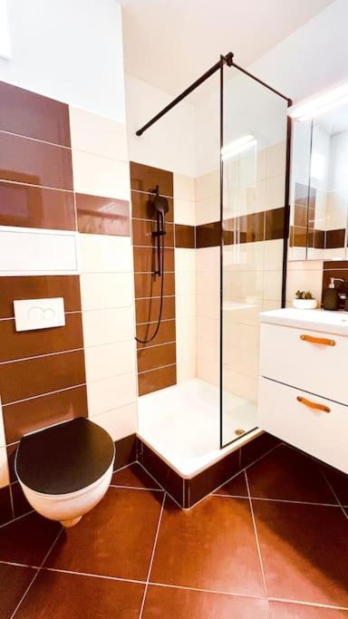 Moderny Apartman S Parkovanim Bratislava Luaran gambar