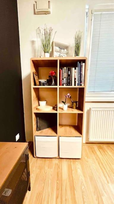 Moderny Apartman S Parkovanim Bratislava Luaran gambar