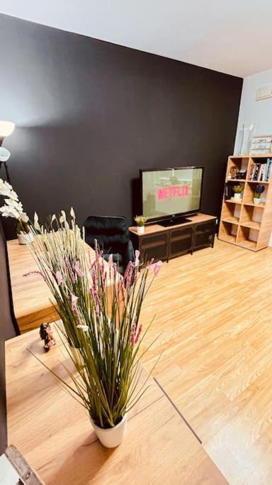 Moderny Apartman S Parkovanim Bratislava Luaran gambar
