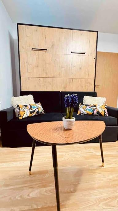 Moderny Apartman S Parkovanim Bratislava Luaran gambar